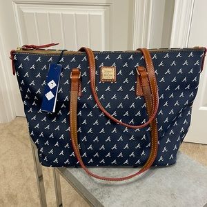NWT! Classic Atlanta Braves Dooney & Bourke Zip Top Shopper 10.75 x 6 x 12.75.